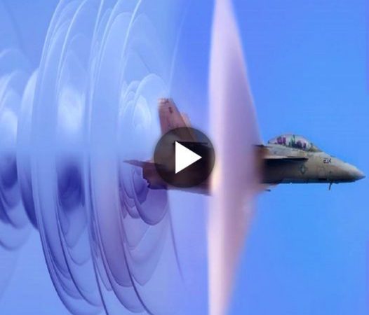 Mesmerizing Vapor Cone: The F14 Tomcat’s Astonishing Supersonic Speed